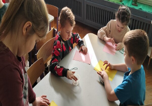 pisanie szóstki na kartkach