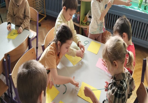 pisanie szóstki na kartkach