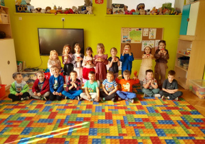 Zdjęcie grupowe z okazji Dnia Kobiet