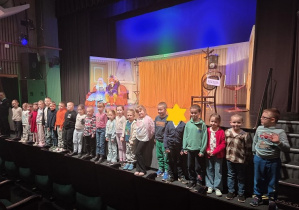 pamiątkowe zdjęcie po spektaklu