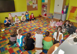 Dzieci poznają kurę i kaczkę