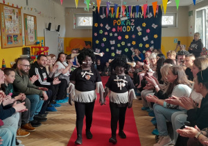 Występ dzieci na Wiosennym Pokazie Mody