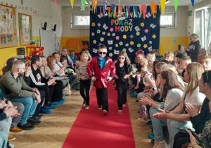 Występ dzieci na Wiosennym Pokazie Mody