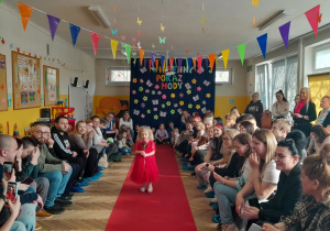 Występ dzieci na Wiosennym Pokazie Mody