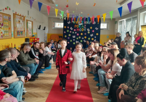 Występ dzieci na Wiosennym Pokazie Mody