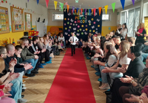 Występ dzieci na Wiosennym Pokazie Mody