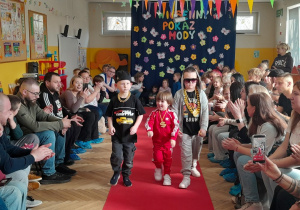 Występ dzieci na Wiosennym Pokazie Mody