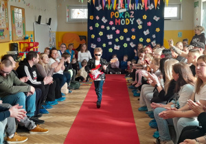 Występ dzieci na Wiosennym Pokazie Mody