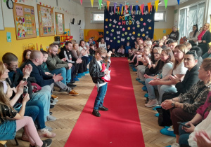 Występ dzieci na Wiosennym Pokazie Mody