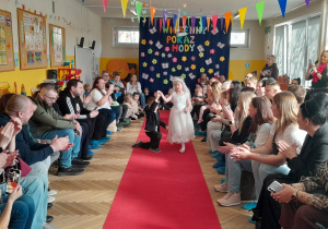 Występ dzieci na Wiosennym Pokazie Mody