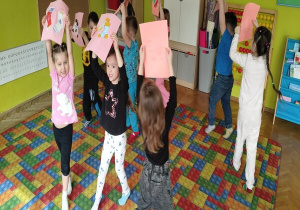 zabawa ,,Skarpetkowy zawrót głowy''