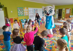 Wspólne zabawy z Kicią Kocią