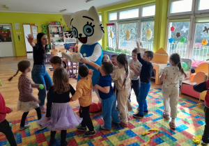 Zabawy z Kicią Kocią