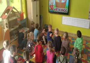 oglądamy bajkę o Św. Wielkanocnych