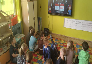 oglądamy bajkę o Św. Wielkanocnych