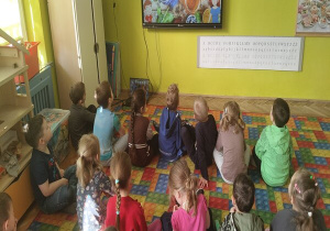 oglądamy bajkę o Św. Wielkanocnych