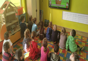 poznanie symboli potraw w koszyku - kiełbaska