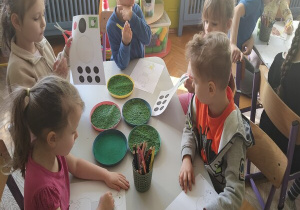 ozdabiamy kurczaczki i baranki