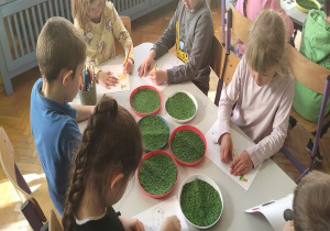 ozdabiamy kurczaczki i baranki