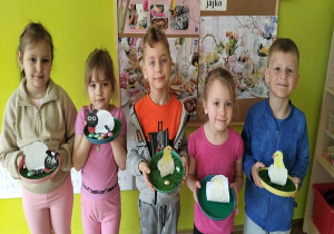 truskawki ze swoimi stroikami