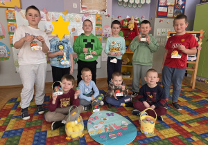 pokaz wielkanocnych koszyczków z pisankami