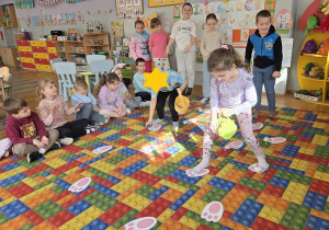 zabawa - wyścig z koszyczkiem