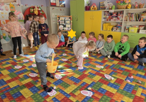 zabawa - wyścig z jajkiem