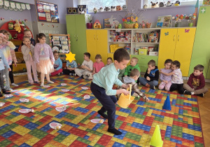 zabawa - wyścig z jajkiem