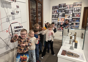 naśladowanie złotego niedźwiedzia