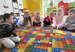 chłopiec układa rymy