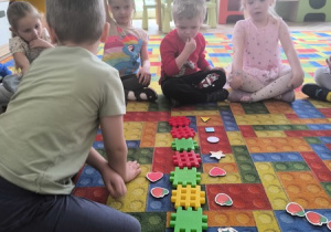 chłopiec układa rymy