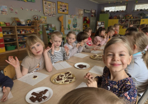 smakowanie czekolady