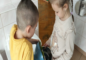 przesypywanie sałaty