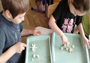 kroimy składniki do sałatki