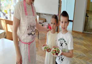 sałatka grecka u naszej Pani Anetki z grupy ,,Biedronek''