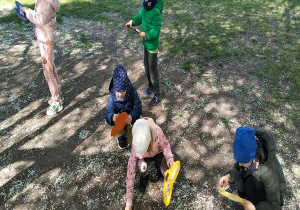 szukamy materiałów na serduszka