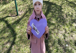 dziewczynka ze swoim serduszkiem