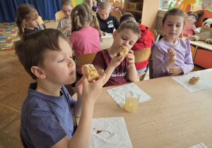 degustacja upieczonego ciasta