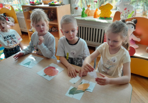 Dzieci rozwiązują zadania dotyczące zdrowego odżywiania