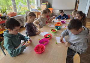 wykonanie flagi przez dzieci