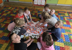 przedszkolaki obchodzą dzień dobrych uczynków