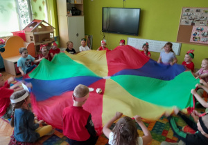 Zabawy z chustą animacyjną