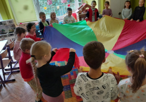 Zabawy z chustą animacyjną