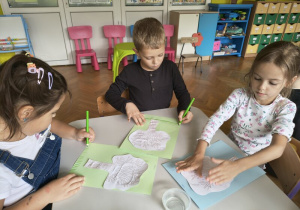 w trakcie wykonywania pracy