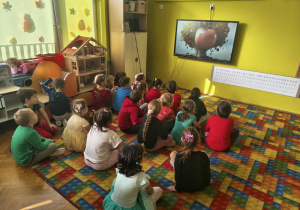 oglądamy bajkę edukacyjną