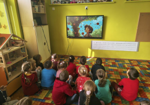 oglądamy bajkę edukacyjną