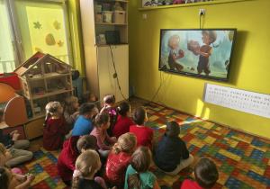 oglądamy bajkę edukacyjną