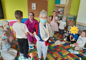 Dzieci poznają zawód pielęgniarki