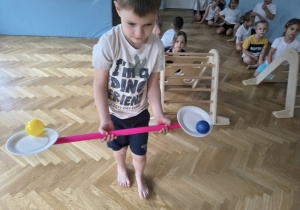 ćwiczenia z piłeczkami