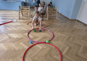 ćwiczenia z piłeczkami